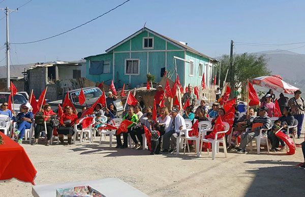 Entregan apoyos a la vivienda en la Zona Este 