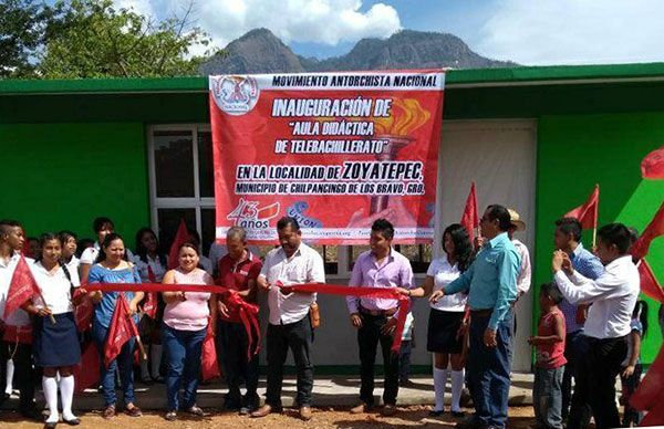 Estudiantes de telebachillerato de Zoyatepec tienen aula digna