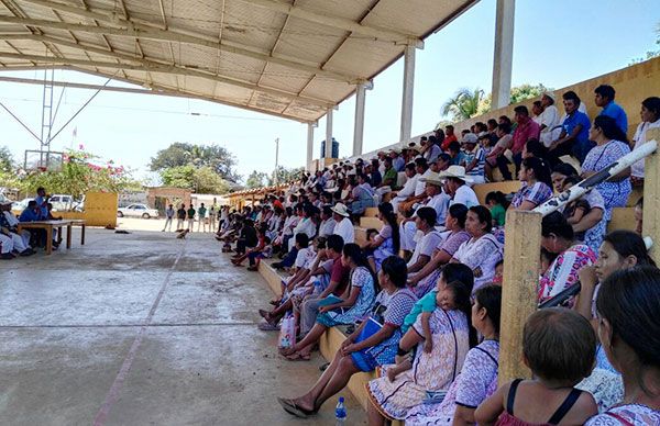 Logran apoyos para más de 200 campesinos de Xochistlahuaca