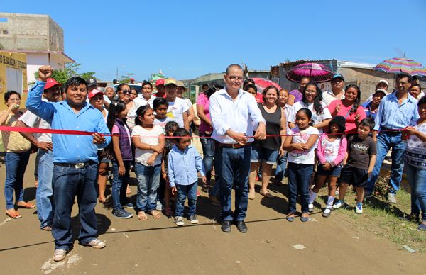 Inaugura Antorcha segunda etapa de electrificación en Coatzacoalcos