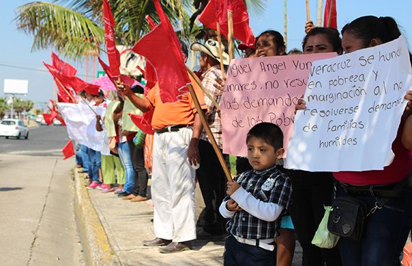 Antorchistas del sur de Veracruz exigen obras al gobierno de Yunes Linares