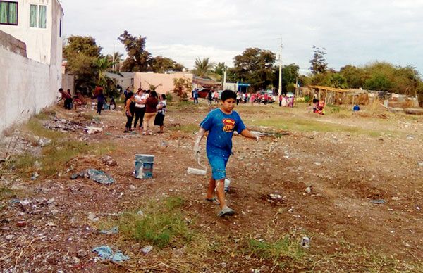 Vecinos defienden área de recreación en la colonia 