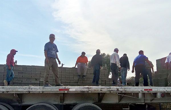 Familias de San Agustín reciben paquetes de vivienda