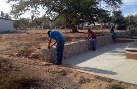 En Tomatlán, Antorchistas gestionan cerco perimetral de Escuela Primaria