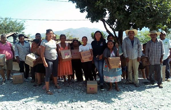   Entregan despensas en  Chichihualco