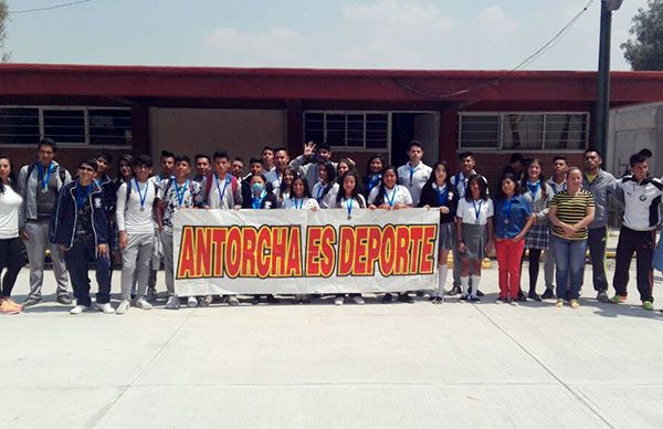  Otorgan un reconocimiento a estudiantes deportistas  que participaron en la  XIX Espartaqueda Deportiva Nacional