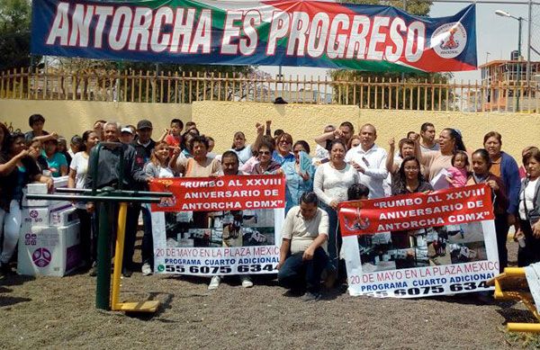 Familias de Iztacalco beneficiadas con calentadores solares  