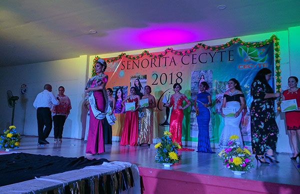 Alumnos del CECYTE participarán en desfile de la feria 