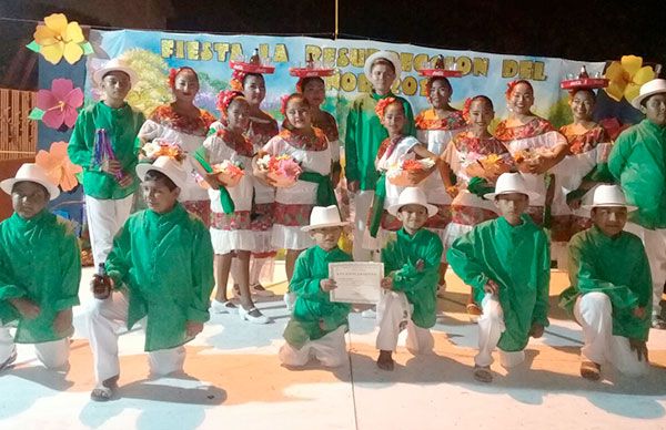 Debuta grupo de danza de Antorcha