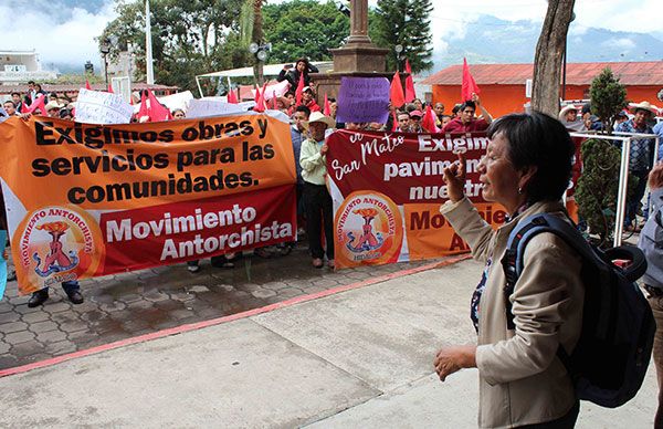 Interviene Dirección de Gobernación para escuchar necesidades de la población de San Bartolo Tutotepec