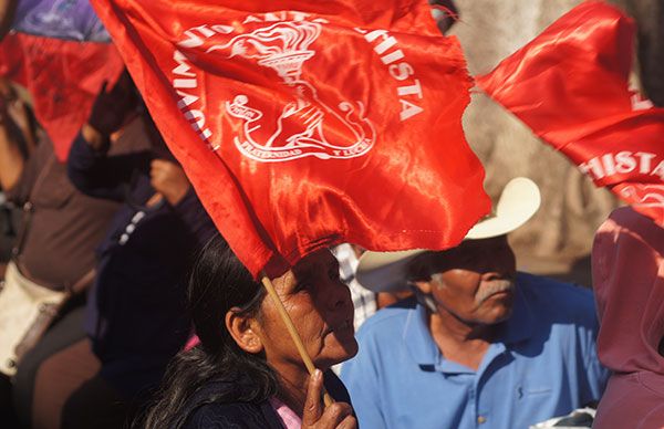 Fuerza antorchista se concentra frente al Palacio de Gobierno de Oaxaca