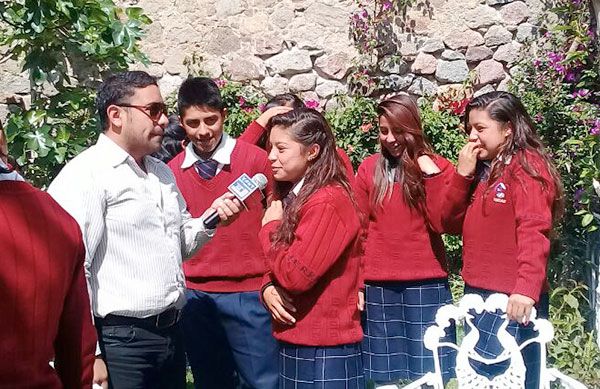 Estudiantes del EMSAD Pocitos visitan Radio Huamantla