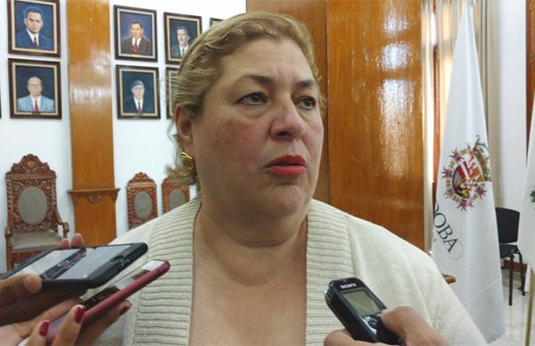 Leticia López Landero pretende cobrar contratos excesivos de agua potable a familias de escasos recursos