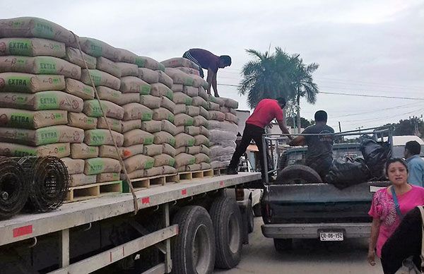 Familias antorchistas reciben viviendas en Chiná