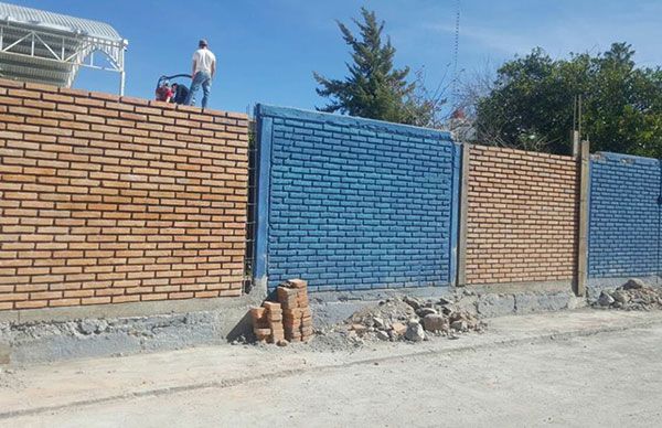 Por entregarse barda perimetral en primaria de Mezquital