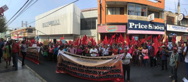 Plantón frente al Ayuntamiento de Chilpancingo