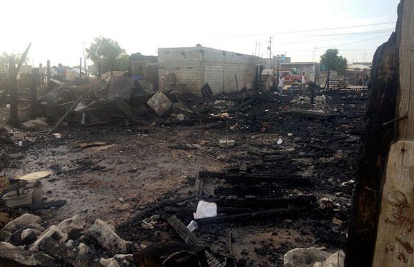  Incendio en Ampliación Valle la Rosita deja a 10 familias en la calle