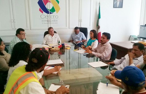  Antorchistas revisan pendientes con coordinador del Sistema  de Aguas y Saneamiento 