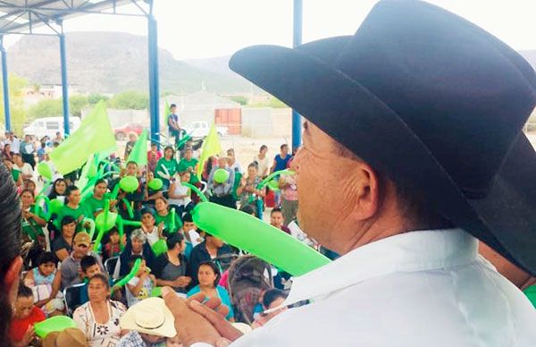 Antonio Sosa se compromete con el campo en Ahualulco