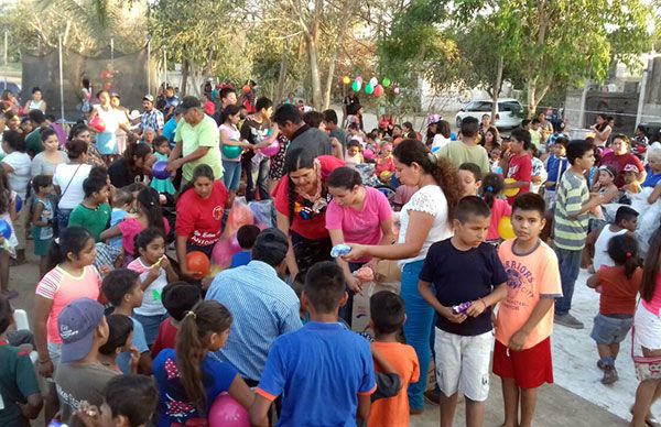 En Villas Miramar, Bahía de Banderas, antorchistas festejan el Día del Niño