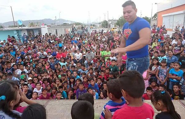 Antorcha festeja a los niños de Torreón