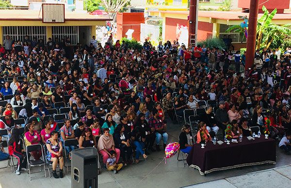 Festejan el 10 de Mayo en la Escuela Secundaria Técnica No.83