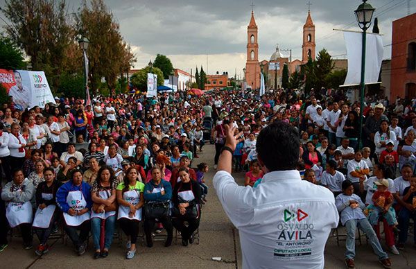 Osvaldo ávila   compromete  más obras para Tacoaleche y la región