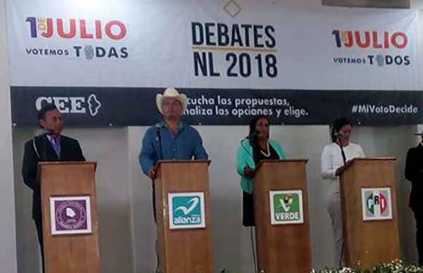 Destaca candidata antorchista en debate 