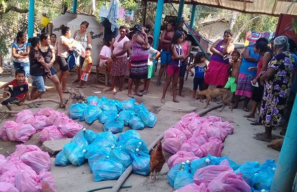  Entregan apoyos alimentarios a más de mil familias de Acapulco