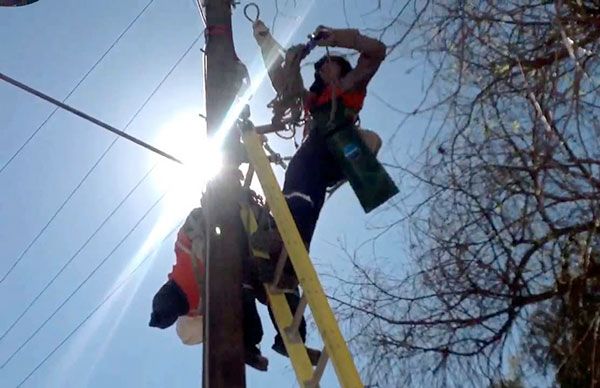  Antorcha sí ayuda a la gente: logra electrificación en la Loma