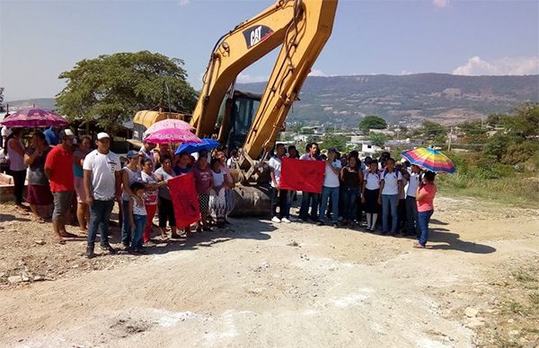 Destinan 500 mil para pavimentación en colonia chiapacorseña