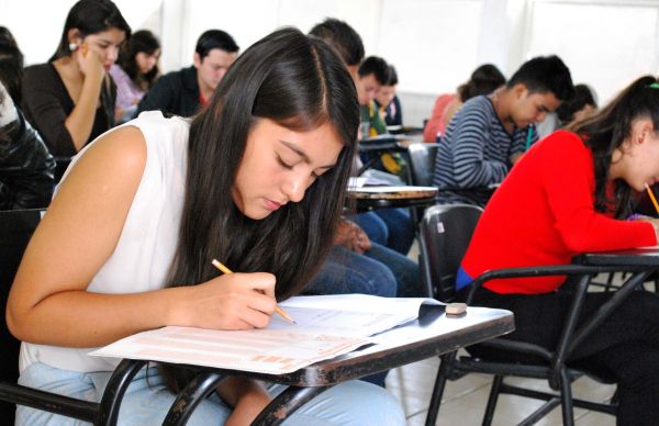 Preparatoria Benito Juárez aplica examen de admisión