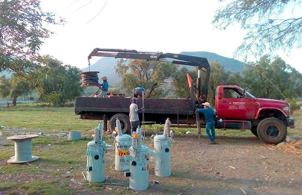 Por gestión antorchista, inicia obra de electrificación en San Bartolo Tutotepec  