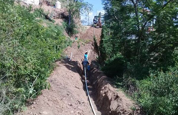 Sistema de agua potable en colonia Antorcha Popular de Tlapa, al 85 por ciento