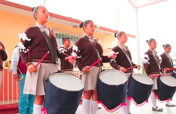 Realizan muestra de Bandas de Guerra en primaria antorchista