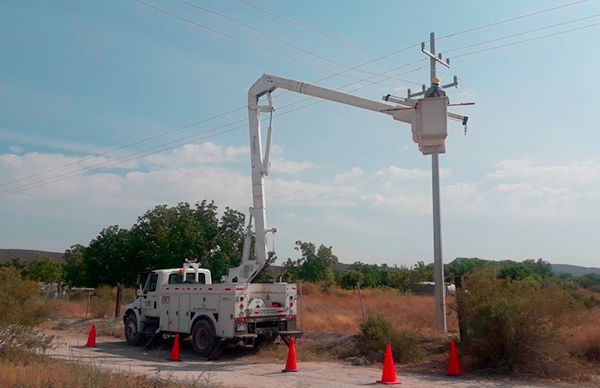 Electrifican la colonia Unidad Antorchista