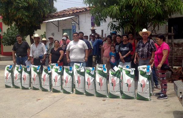 Agricultores de Villa Purificación resultan beneficiados con insumo agrícola