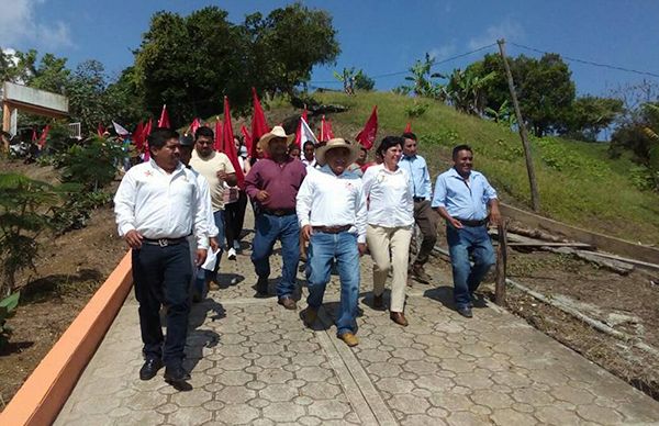 Antorcha lleva progreso a población de Huehuetla