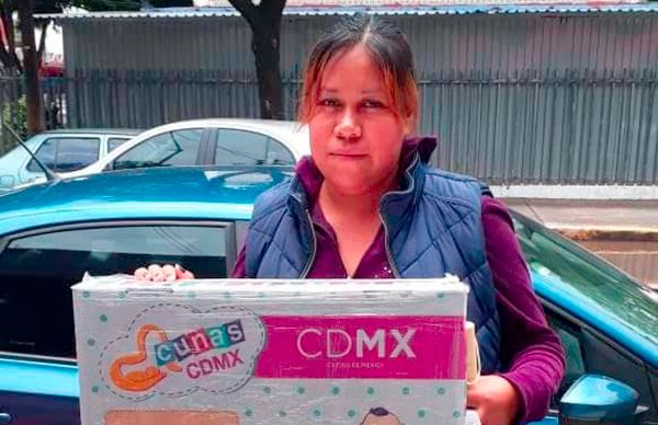 Futuras mamás de Iztapalapa reciben kit para recién nacido