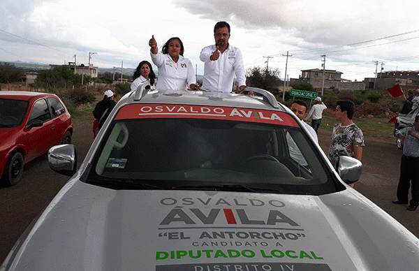  Un éxito la  caravana del triunfo de Lucía de Lira y Osvaldo ávila en Vetagrande