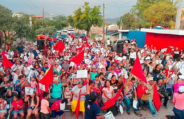 Antorchistas respaldan a Jesús Valdés y Paola Garate