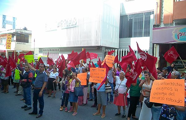 Protesta Antorcha en el Ayuntamiento de Chilpancingo 