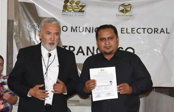 Entregan constancia de mayoría a Cesar Ortiz, alcalde electo de Trancoso