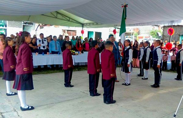 Escuela 13 de Abril celebra la culminación de un ciclo escolar más