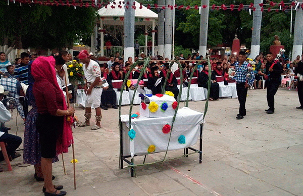 Homenajean a Benjamín Fragoso Luna en ceremonia de clausura de la Felipe Bachomo