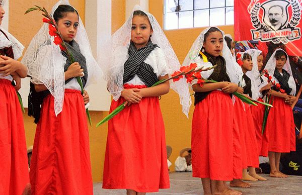 Conmemoran 18 años de enseñanza en primaria antorchista 