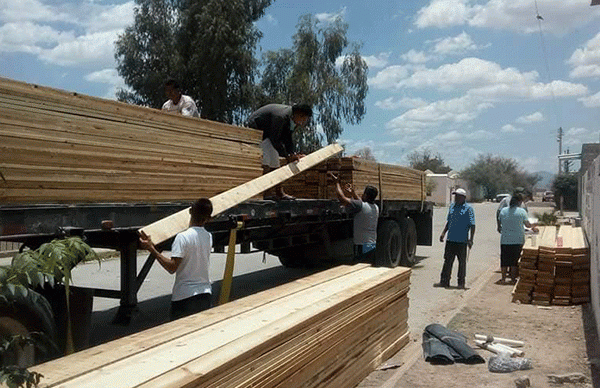 Continúa la entrega de apoyos de vivienda en Viesca