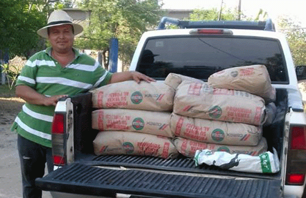 Antorcha lleva material para vivienda a Coyuca de Catalán