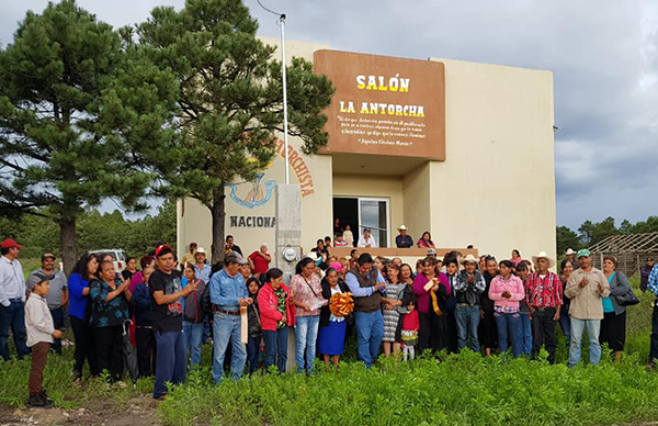 Inauguran antorchistas la electrificación del fraccionamiento Cerro Blanco