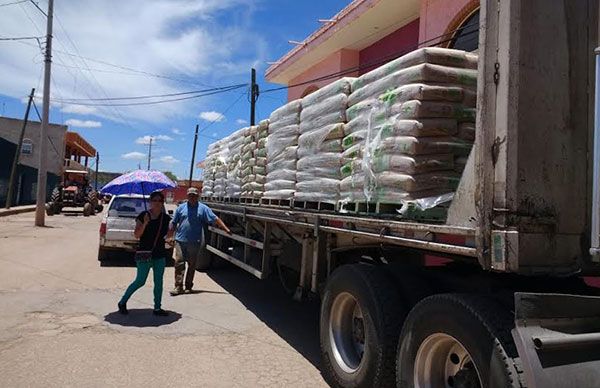 En El Bordo, familias antorchistas reciben materiales para  mejorar viviendas